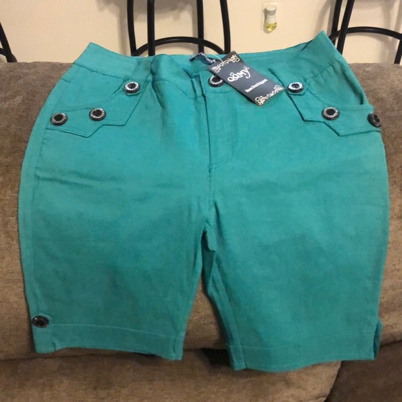 Female shorts - Picture 2 of 9